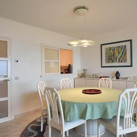 Refined Seaview Apartment